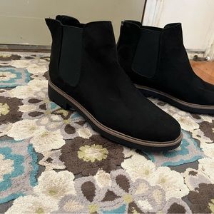 Brand new new never worn black suede type ankle boot!